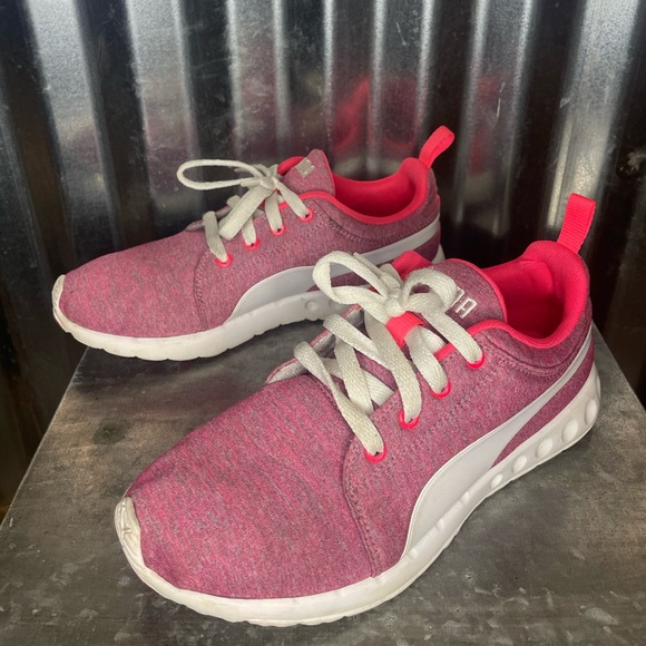 Puma Women’s Pink and White Tennis Shoes, Size 8 - Picture 5 of 6